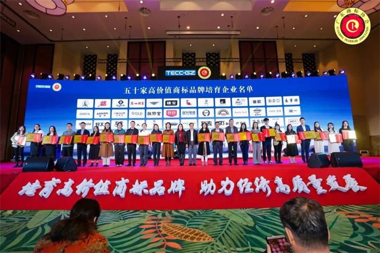 年度品牌影響力企業(yè)！迪歐家具集團(tuán)攬獲多項(xiàng)重磅大獎(jiǎng)！